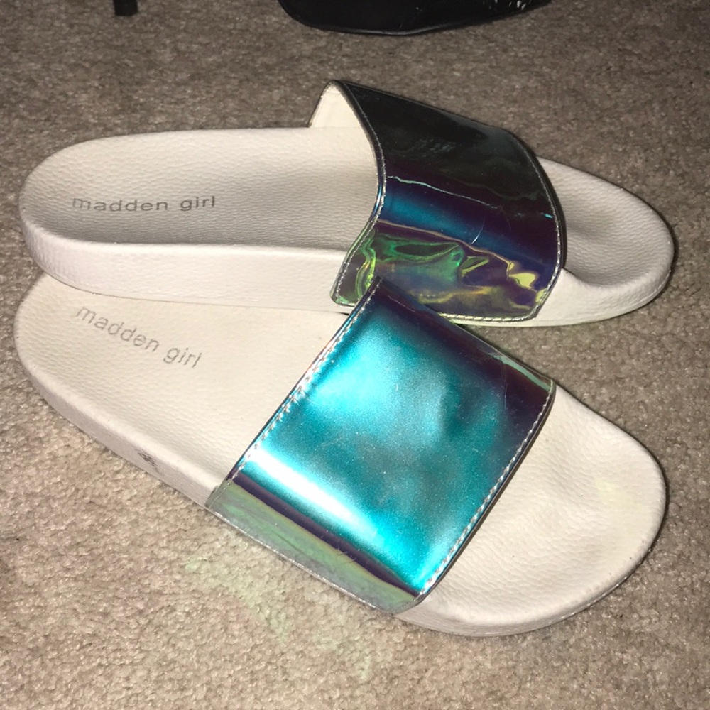 MADDEN GIRL Slides Holographic